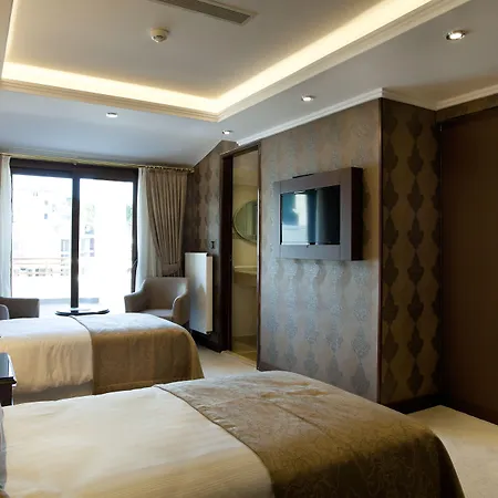 Black Bird Thermal & Hotel