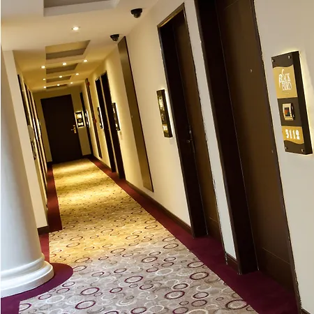 Black Bird Thermal & Hotel